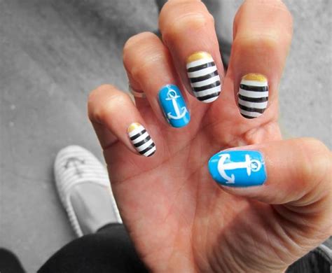Hoy os traigo unas uñas marineras y. Uñas Marineras