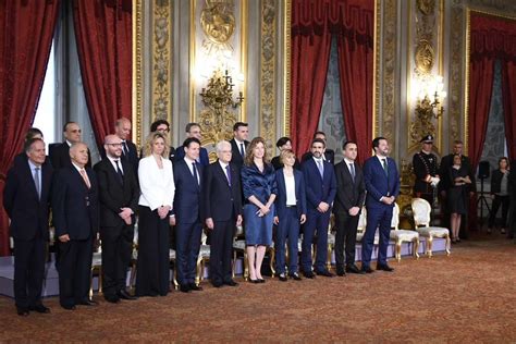 Il presidente del consiglio mario draghi ha sciolto la riserva e annunciato ufficialmente i nomi che, dopo il giuramento e il voto di fiducia in parlamento. Giura il Governo M5S-Lega: Conte si insedia, primo Cdm ...