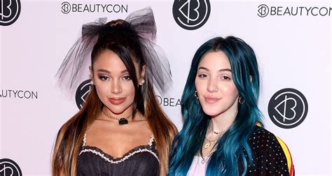 Niki And Gabi Demartino Hang Out With Ariana Grande In The Bathroom At