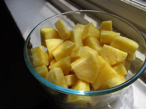 How To: Cut Up a Pineapple! : 9 Steps (with Pictures) - Instructables