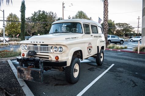 Mundo Automotivo 1960 Dodge Power Wagon Town Wagon Dodge Power Wagon