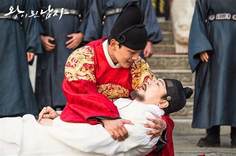 [photos] New Stills Added For The Korean Drama The Crowned Clown Hancinema The Korean