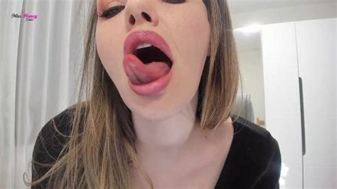 Quckie Tongue Vore Tease With Miss Honey Barefeet Analsee