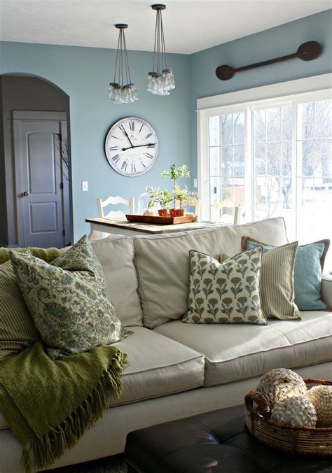 It is important to remember that the classic farmhouse style living room from a century ago is very different from the one we intend to shape today. 25 Comfy Farmhouse Living Room Design Ideas - Feed Inspiration