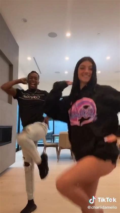 Charli Damelio Tik Tok Video In 2020 Choreography Videos Twerk