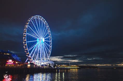 Seattle Great Wheel At Night