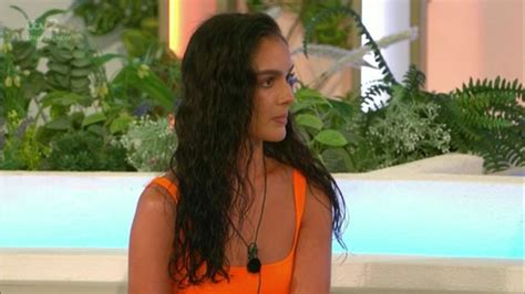 Love Island Fans Left In Hysterics After Siannises Blunder In Blazing