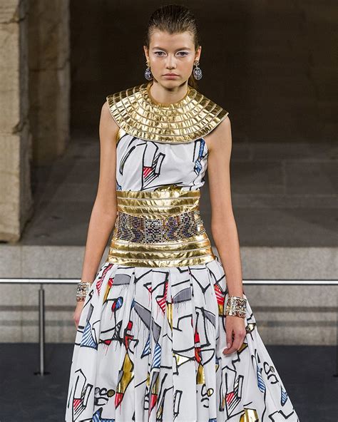 8 Photos From The Ancient Egyptian Chanel Fashion Show That Has