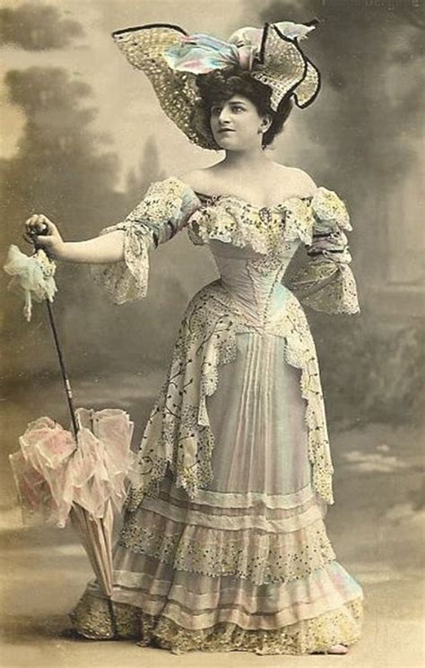 Victorian Women Fashion 10