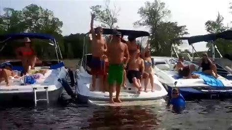 Met up with xmary, northern mud hunter, so6, and nos atv to rip some skeg and enjoy the north! 2014 Grand lake New Brunswick Poker Run boat party - YouTube