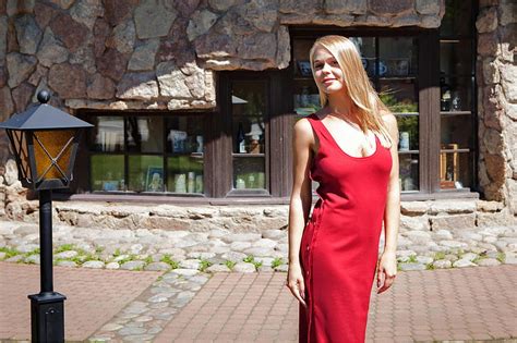 Darina Nikitina In Red Model Dress Blonde Red Outdoors Hd Wallpaper Peakpx