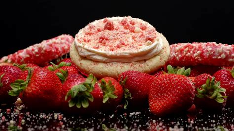 Strawberry Ice Cream Bar Crumbl Cookies Youtube