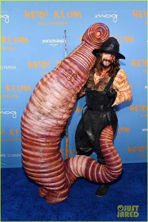Heidi Klums Halloween 2022 Costume Was A Worm On A Hook With Husband Tom Kaulitz As The
