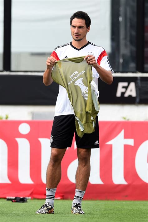 Złoty medalista mistrzostw świata 2014. Mats Hummels Photos Photos - Germany Training and Press ...