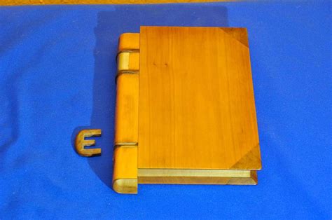 Secret hiding place crafts for wooden bookshelf - at Shop KuSeRa