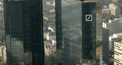The bank paid out $260 million in 2015, far less than the $1.4 billion deutsche bank rival commerzbank was forced to pay over similar accusations. Deutsche Bank baut radikal um | News | Aktuell ...
