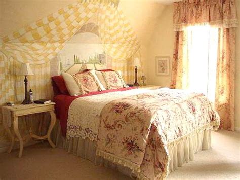 It can be the romantic element the room needed and it's also a. Romantic Bedroom Decorating Ideas / design bookmark #11958
