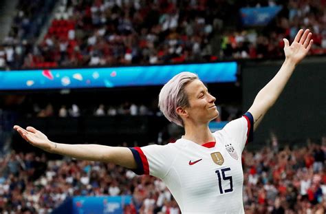 Remember that, in german, both the spelling of the word and the article preceding the word can change depending on whether it is in the nominative, accusative, genitive, or dative case. Fussballspielerin Zeichnung