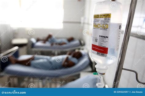 Sala De Hospital Tomando Soro