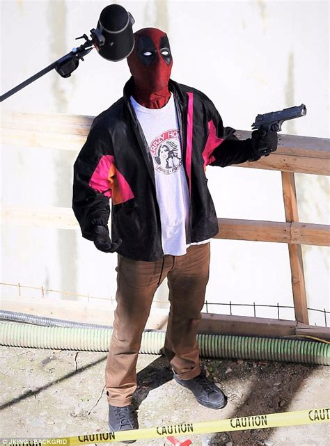 Ryan Reynolds Totes Gun On Set Of Deadpool 2 Daily Mail