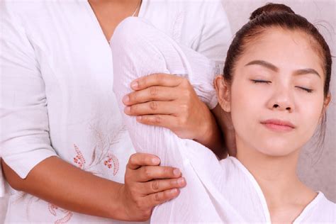 why a postnatal massage therapist is ideal for new mums