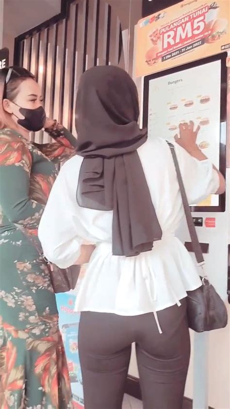 Pin By Bo Bo On Tudung 🍑 Muslim Women Fashion Girls Leggins Charli Damelio Outfits