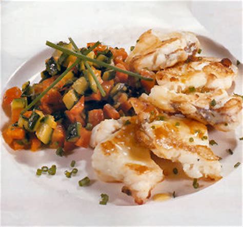 La ricetta al forno con patate. Rana pescatrice con verdure
