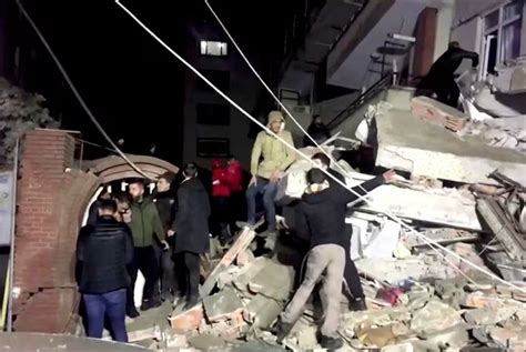 Major Earthquake Hits Turkey Syria Hundreds Dead Many Trapped Tolonews