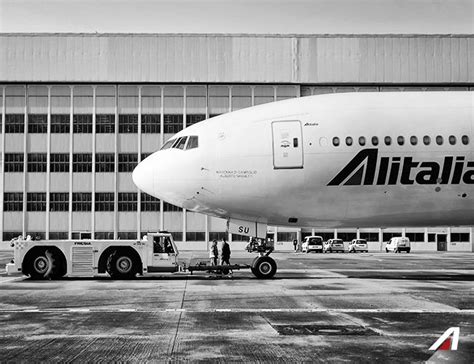 Boeing B777 Newlivery Livrea Nassetti Hangar Maintenance