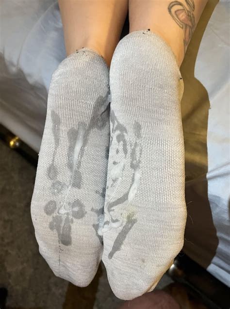 christmas cum🎄🎄 r cum covered feet