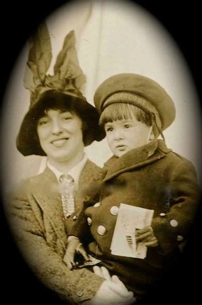 Evelyn Nesbit Evelyn With Her Son Russell Evelyn Nesbit Gibson Girl Very Scary