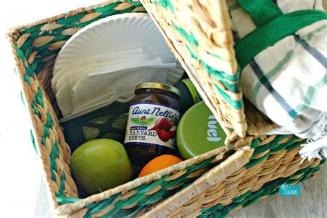 How To Pack The Perfect Picnic Lunch