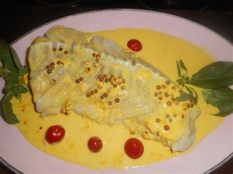 Dos de cabillaud sauce cremeuse au safran et baies roses Baies Roses