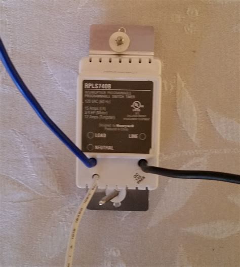 Single pole switch on line side (left side of diagram), blank cover on load side (to light). 3 Wire Switch Wiring Diagram Single Pole Light - Wiring Diagram Networks