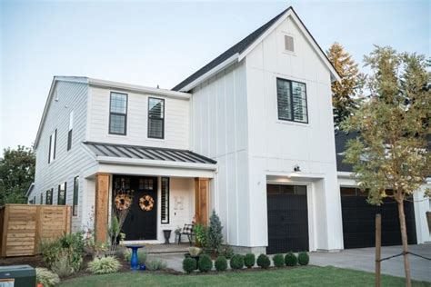 This is my absolute favorite white paint color ever. Our Exterior Paint - Sherwin Williams Pure White ...