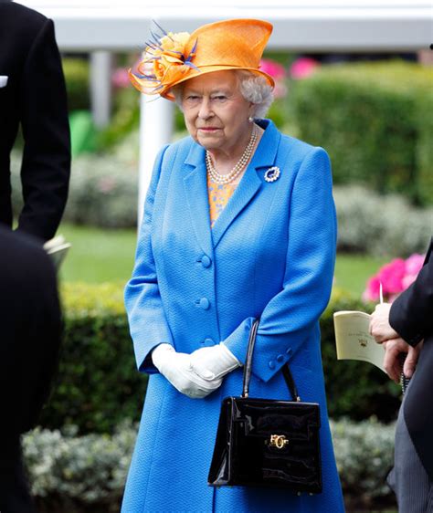 Why Does Queen Elizabeth Always Wear Bright Colors Summers Elizabeth