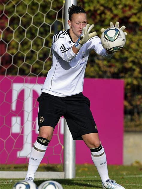 + body measurements & other facts. Almuth Schult: "Davon träumt doch jede" :: DFB - Deutscher ...