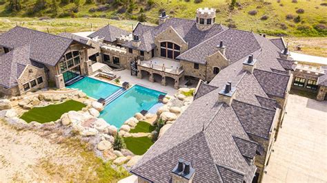 Montana Castle Retreat With 10 Bedrooms And 19 Bathrooms