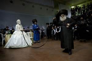 Pictured A Traditional Ultra Orthodox Jewish Wedding Daily Mail Online