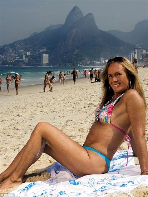 10 Hot Sexy Helo Pinheiro Bikini Pics