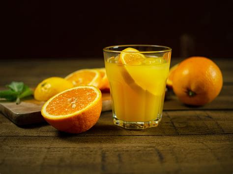 Suco de laranja conheça os benefícios que o consumo diário pode trazer