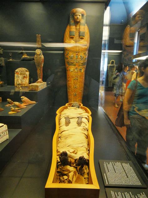 S L Song Love To Travel But Hate The Travelling Vatican Museum The Egyptian Museum