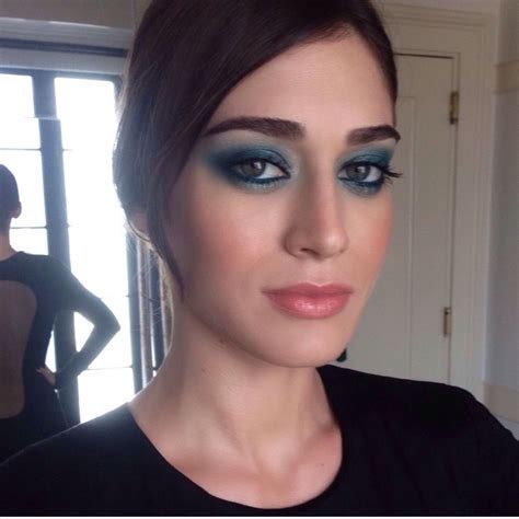 Lizzy Caplan Make Up By Hung Vanggo Charlize Theron Hair Beauty Face