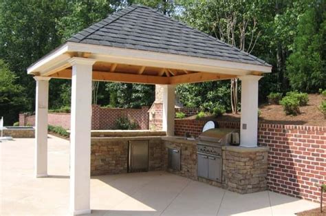 Covered outdoor stone kitchen with patio dining area. Ideas Of Outdoor Kitchen Roof in 2020 | Covered outdoor ...