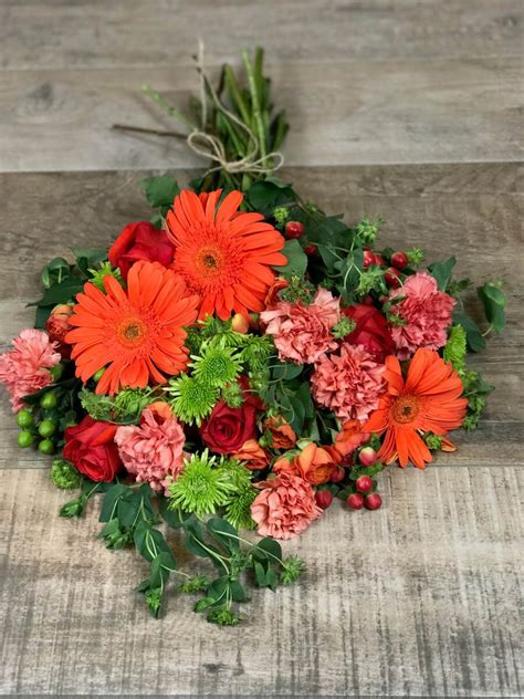 Anniversaries are a special reminder of the years you have spent together and much more to come. Flower Delivery Altadena crafted bouquet by using fresh ...