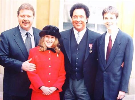 If all you know of grandpa jones is hee haw, you have missed out on a wonderful and talented artist. Tom Jones 1999 - OBE award & family | Flickr - Photo Sharing!