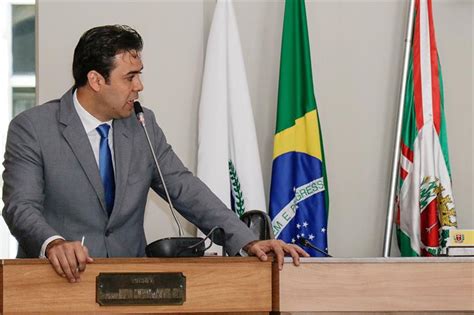 A candidatura de veneri, candidato a prefeito de curitiba pelo partido em 2016, tem apoio dos campos mais à esquerda do pt, enquanto opuska é o nome do chamado campo majoritário, ala encabeçada pela presidente nacional do partido, gleisi hoffman, deputada federal pelo paraná. Eleição para conselheiros tutelares terá 180 candidatos ...
