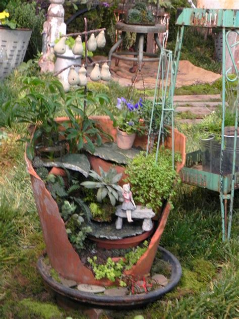 Fairy gardens are guaranteed to enchant the littles, but we know more than a few grownups who love them too. Fairy Garden Pot Outdoors - BigDIYIdeas.com