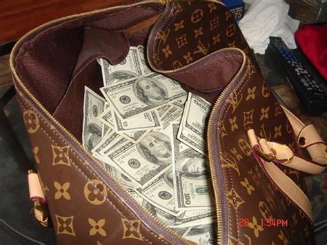 This article was updated to include comments from kyleroyce. Gucci bag, Louis trap / King of diamonds, DOA - Clappers ...