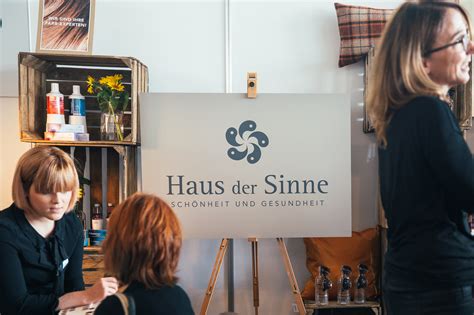 Park und das schloss beherbergen ein erfahrungsfeld der sinne. Leben.Lifestyle.Genuss. Event im Autohaus Jesinger | Haus ...